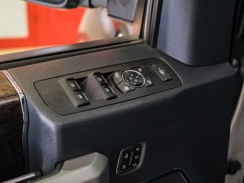 Used 2022 Ford F250 Lariat w/ Lariat Value Package image 40