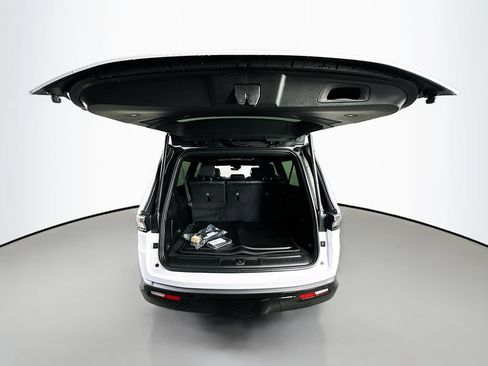 New 2026 Jeep Grand Wagoneer L Limited AWD/4WD image 16