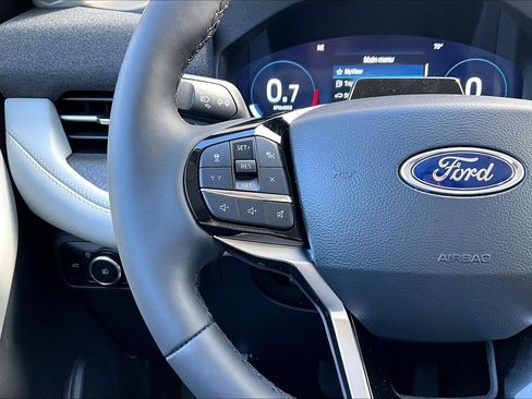 Used 2026 Ford Explorer Platinum w/ LUX Leather Package image 18