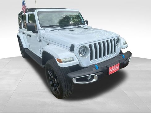 Used 2022 Jeep Wrangler Unlimited Sahara AWD/4WD image 34