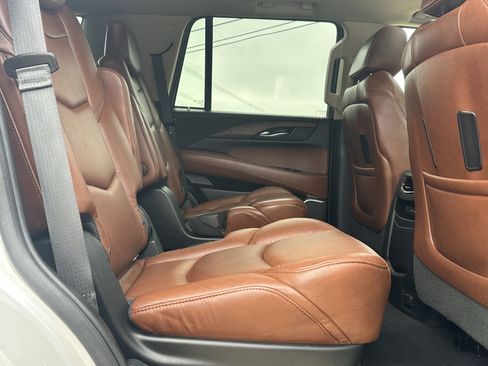 Used 2019 Cadillac Escalade Luxury image 17