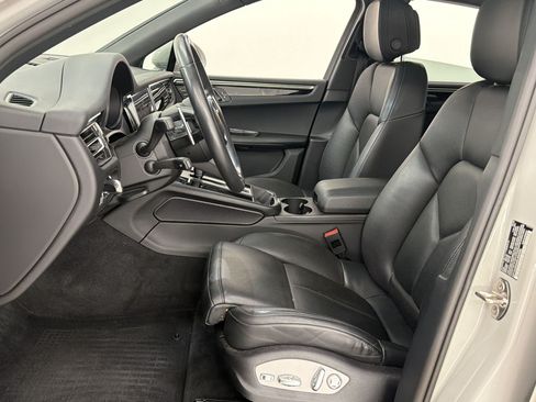 Used 2024 Porsche Macan AWD/4WD image 28