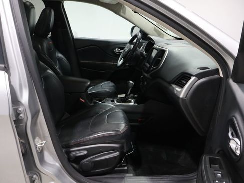 Used 2015 Jeep Cherokee Trailhawk w/ Comfort/Convenience Group image 27