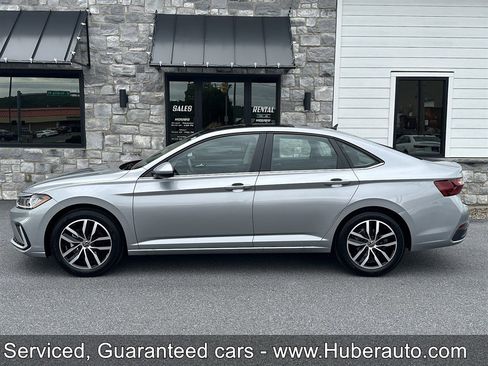 Used 2026 Volkswagen Jetta SE FWD image 4
