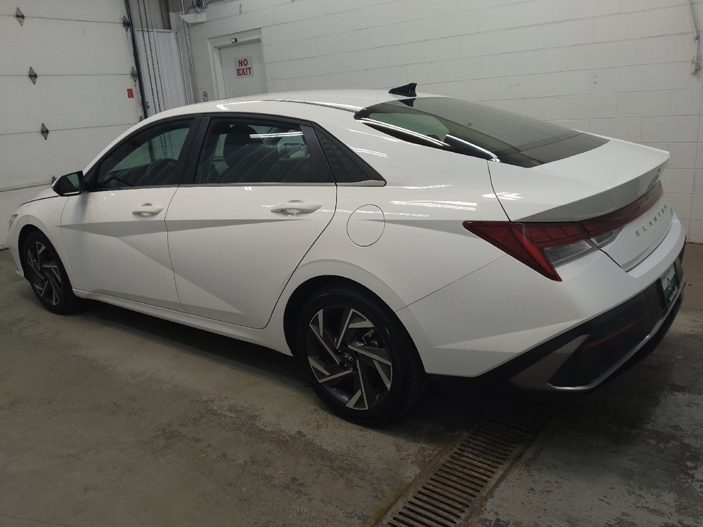 Used 2025 Hyundai Elantra Limited FWD image 3