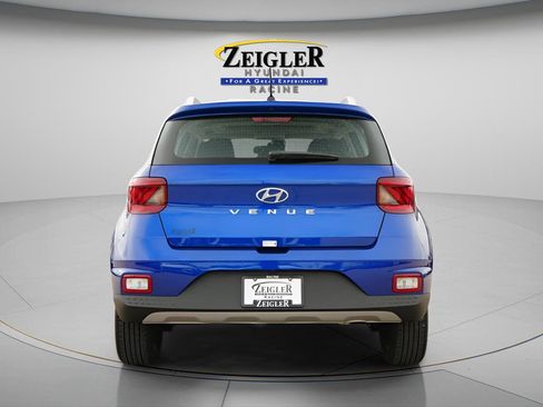 Certified 2025 Hyundai Venue SEL FWD image 7