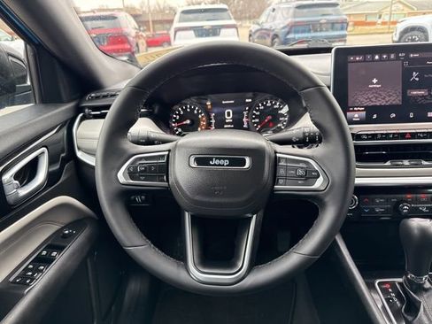 Used 2024 Jeep Compass Limited image 3