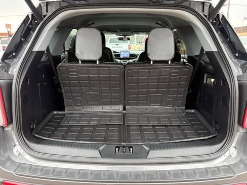 Used 2021 Ford Explorer XLT w/ Equipment Group 202A image 7