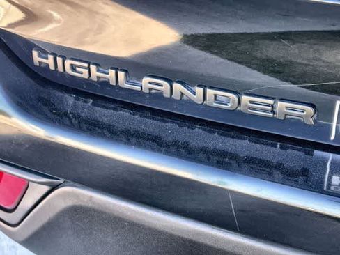Used 2024 Toyota Highlander LE image 8
