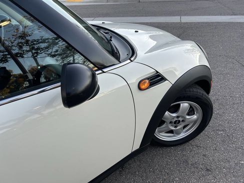 Used 2011 MINI Cooper Hardtop image 7