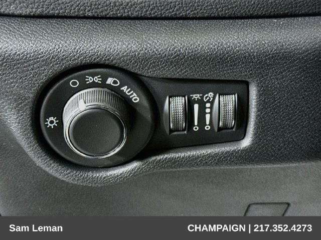 New 2027 Chrysler Pacifica Select FWD image 10