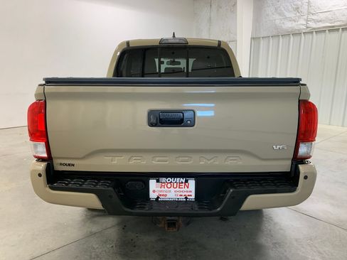 Used 2016 Toyota Tacoma TRD Sport w/ Premium & Technology Package AWD/4WD image 7