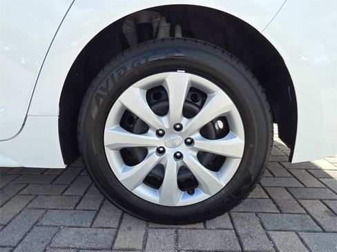 Used 2025 Toyota Corolla LE image 19