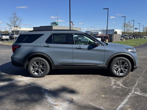 New 2026 Ford Explorer Active w/ Active Comfort Package image 5