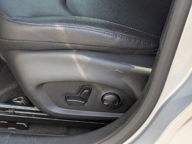 Used 2025 Jeep Compass Limited AWD/4WD image 16