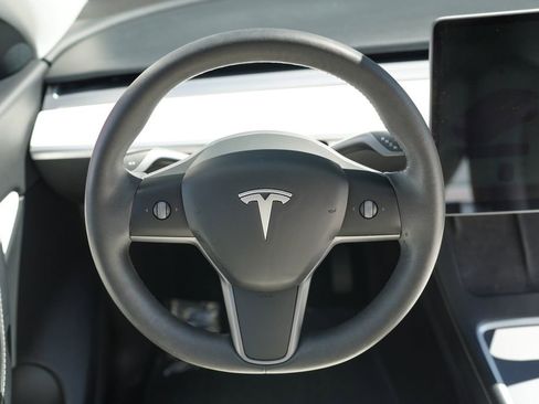 Used 2021 Tesla Model Y Long Range AWD/4WD image 24