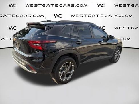Used 2025 Chevrolet Trax LT w/ LT Convenience Package FWD image 5