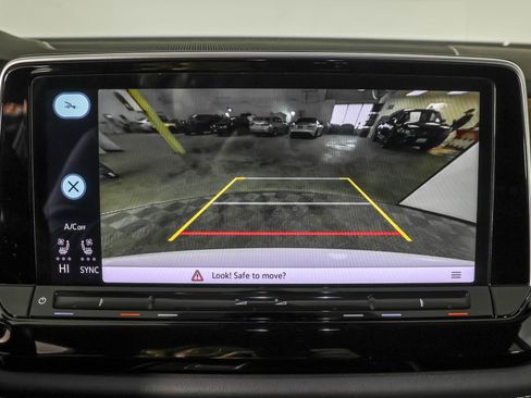 Used 2024 Volkswagen Atlas SE image 8