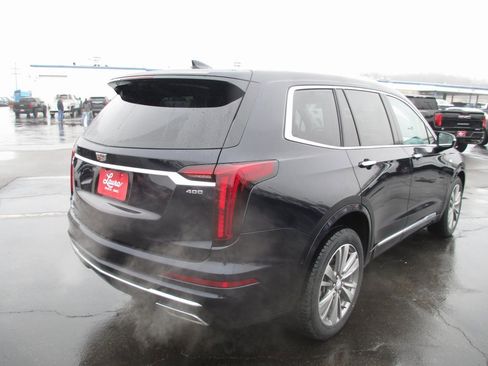 Used 2021 Cadillac XT6 Premium Luxury image 7