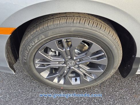 New 2026 Honda Odyssey Touring image 11