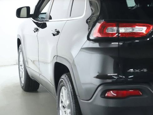 Used 2015 Jeep Cherokee Latitude w/ Cold Weather Group image 41