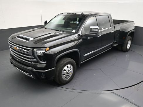 Used 2025 Chevrolet Silverado 3500 High Country w/ High Country Premium Package AWD/4WD image 12