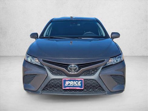 Used 2020 Toyota Camry SE image 2
