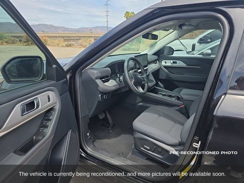 Used 2025 Ford Explorer Active RWD image 8