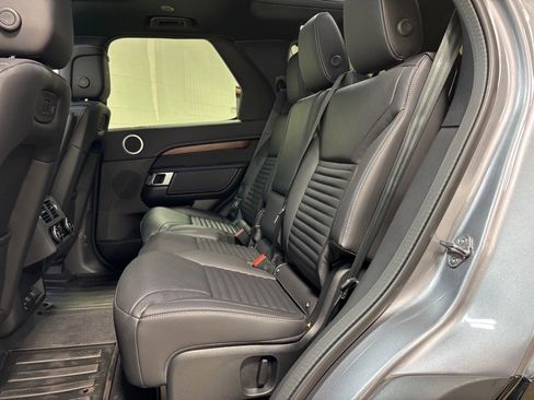 New 2025 Land Rover Discovery Dynamic SE image 30