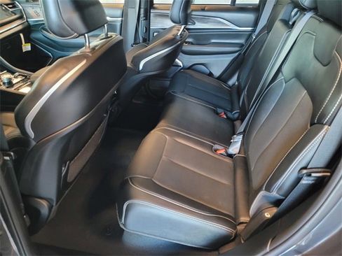 New 2023 Jeep Grand Cherokee Overland w/ Advanced Protech Group III image 6