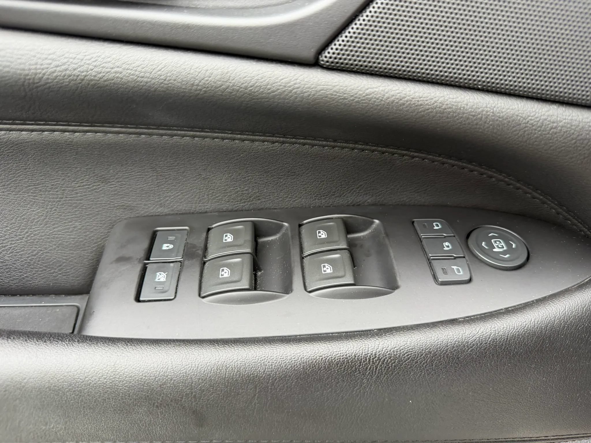 Used 2018 Cadillac Escalade Luxury AWD/4WD image 14