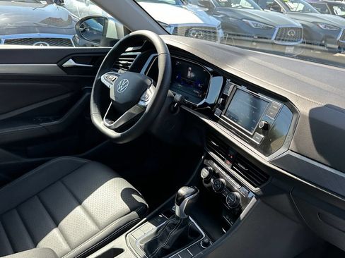 Used 2024 Volkswagen Jetta SE FWD image 14