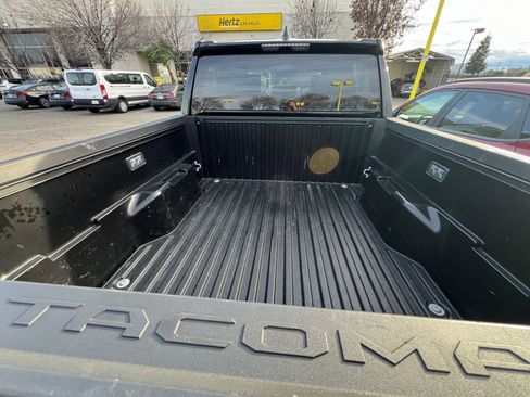 Used 2025 Toyota Tacoma TRD Off-Road image 29