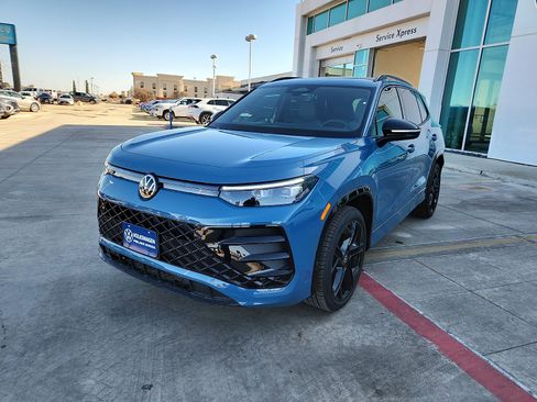 New 2026 Volkswagen Tiguan SE R-Line image 3