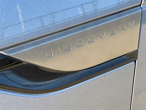 Used 2019 Land Rover Discovery SE image 6