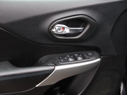 Used 2020 Jeep Cherokee Latitude image 24