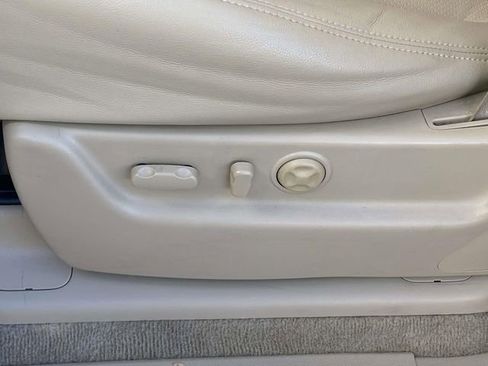 Used 2014 Chevrolet Suburban LTZ image 16