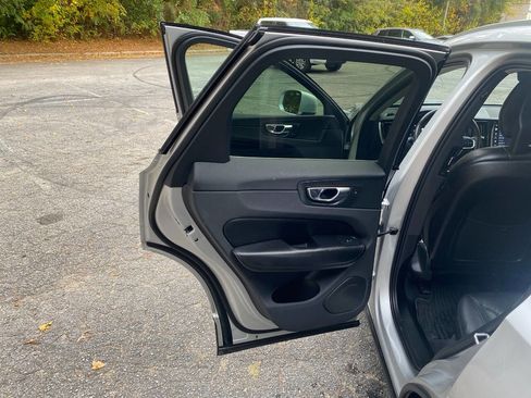 Used 2018 Volvo XC60 T5 Momentum w/ Vision Package image 43