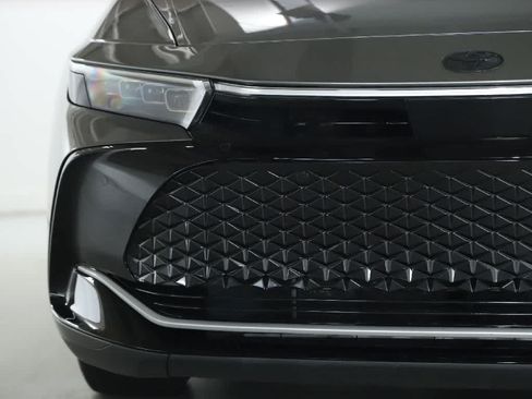 Certified 2023 Toyota Crown AWD/4WD image 6