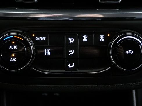 Used 2025 Buick Envista Preferred w/ Convenience II Package image 19