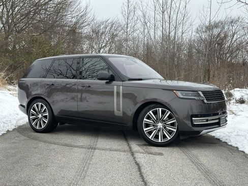 Used 2023 Land Rover Range Rover SE image 4