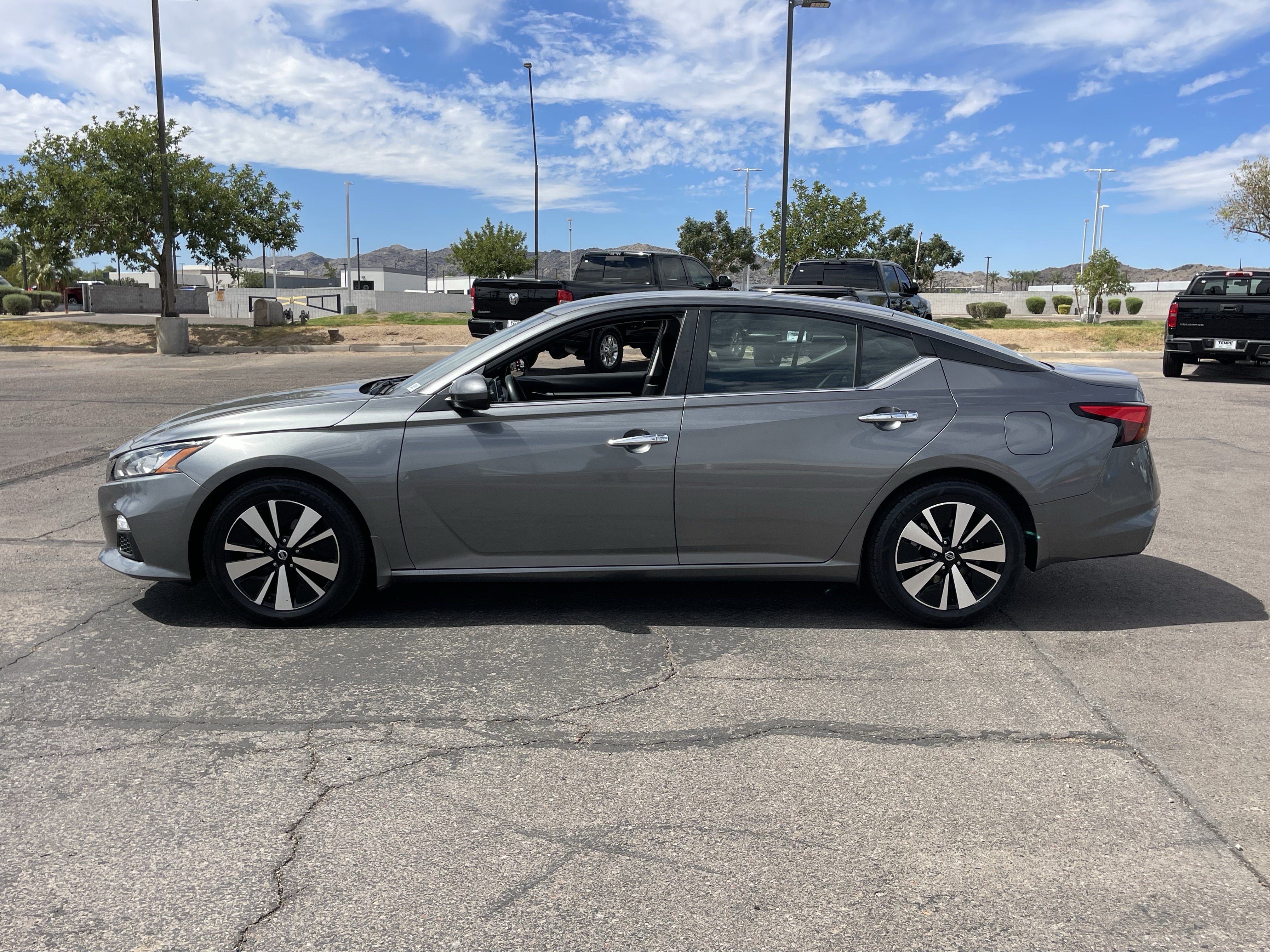Used 2022 Nissan Altima 2.5 SV FWD image 3