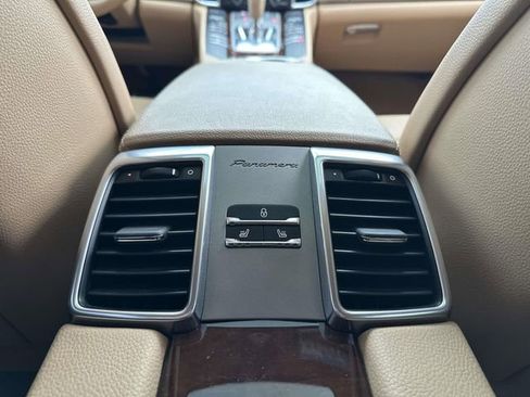 Used 2013 Porsche Panamera 4 image 67