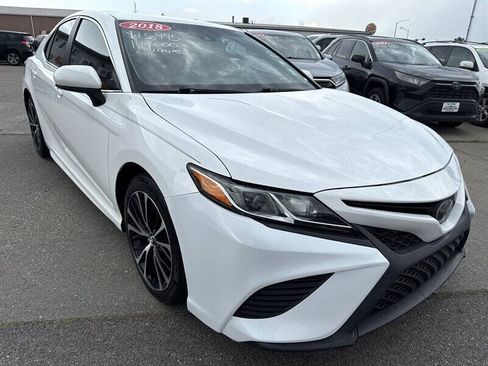 Used 2018 Toyota Camry SE FWD image 11