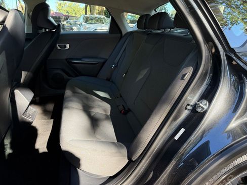 Used 2025 Kia K4 LXS image 33