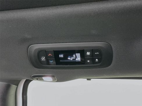 Used 2025 Chrysler Pacifica Limited FWD image 34