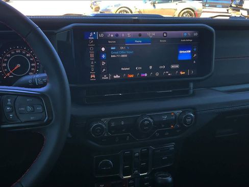 Used 2024 Jeep Gladiator Rubicon image 11