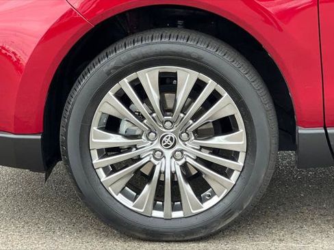 Certified 2023 Toyota Venza XLE AWD/4WD image 31