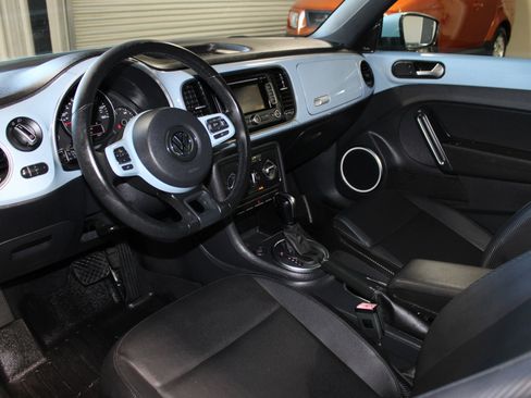 Used 2012 Volkswagen Beetle 2.5 FWD image 19