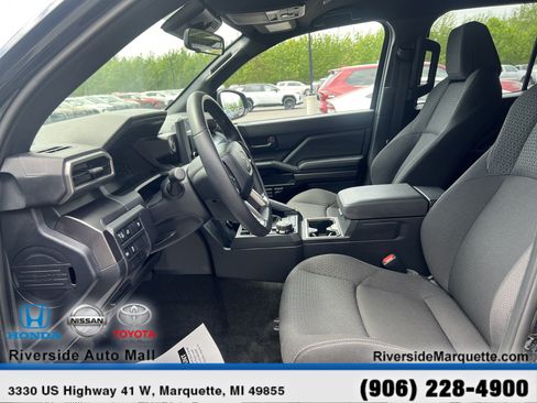 Used 2025 Toyota 4Runner SR5 AWD/4WD image 15